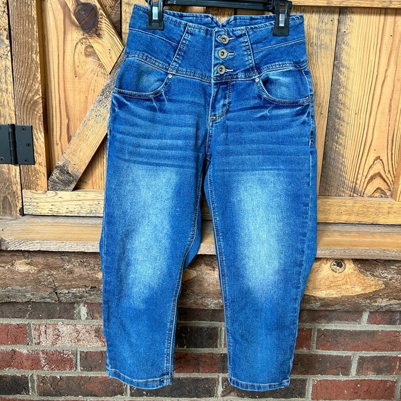 Pants - Women’s denim Capri pants.